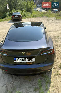 Седан Tesla Model 3 2022 в 