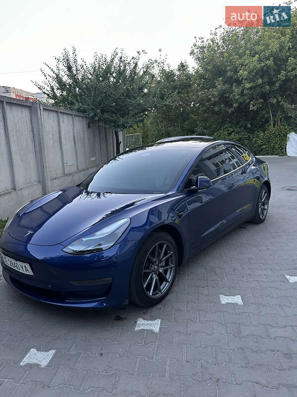 Седан Tesla Model 3 2021 в 