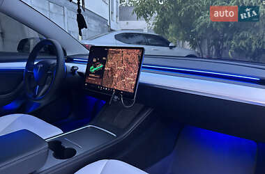 Седан Tesla Model 3 2021 в 
