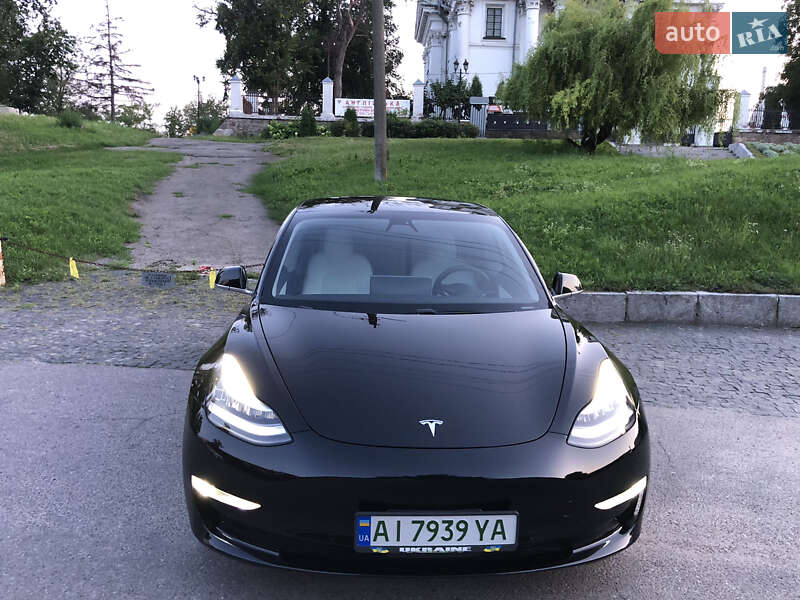 Седан Tesla Model 3 2019 в Києві
