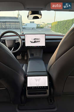 Седан Tesla Model 3 2024 в 