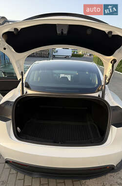 Седан Tesla Model 3 2024 в 
