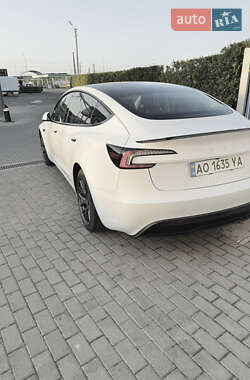 Седан Tesla Model 3 2024 в 