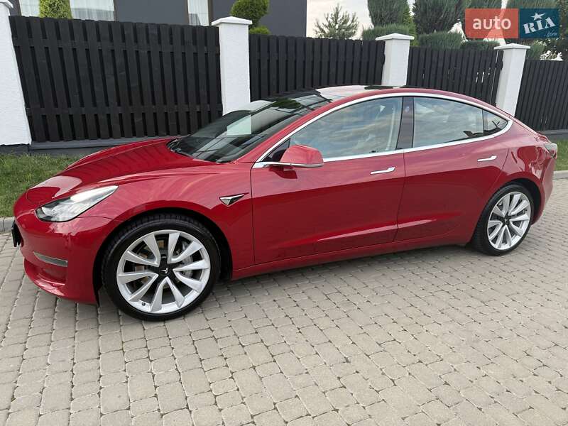 Седан Tesla Model 3 2018 в Львове