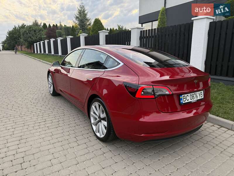 Седан Tesla Model 3 2018 в Львове