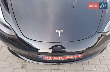 Седан Tesla Model 3 2023 в 