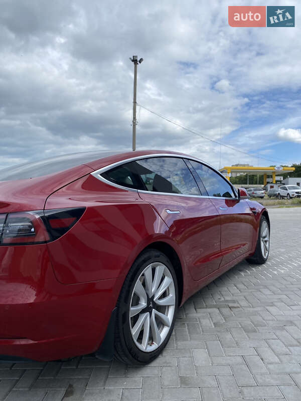 Седан Tesla Model 3 2019 в Ровно