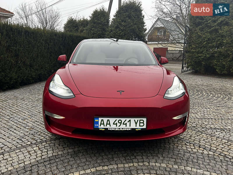 Седан Tesla Model 3 2019 в Киеве