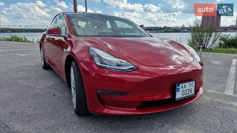 Седан Tesla Model 3 2018 в 