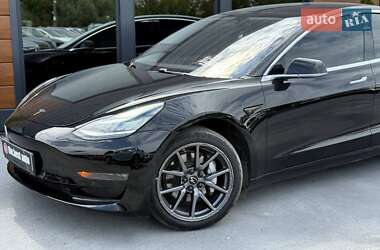 Седан Tesla Model 3 2019 в 