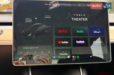 Седан Tesla Model 3 2019 в 