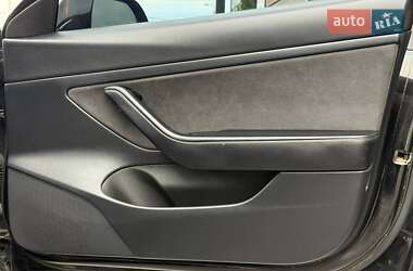 Седан Tesla Model 3 2019 в 
