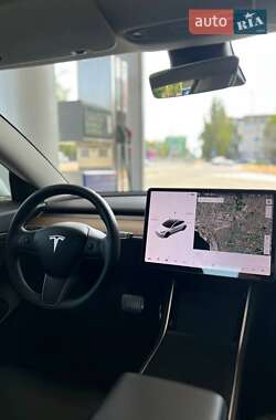 Седан Tesla Model 3 2020 в 