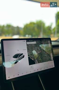 Седан Tesla Model 3 2020 в 