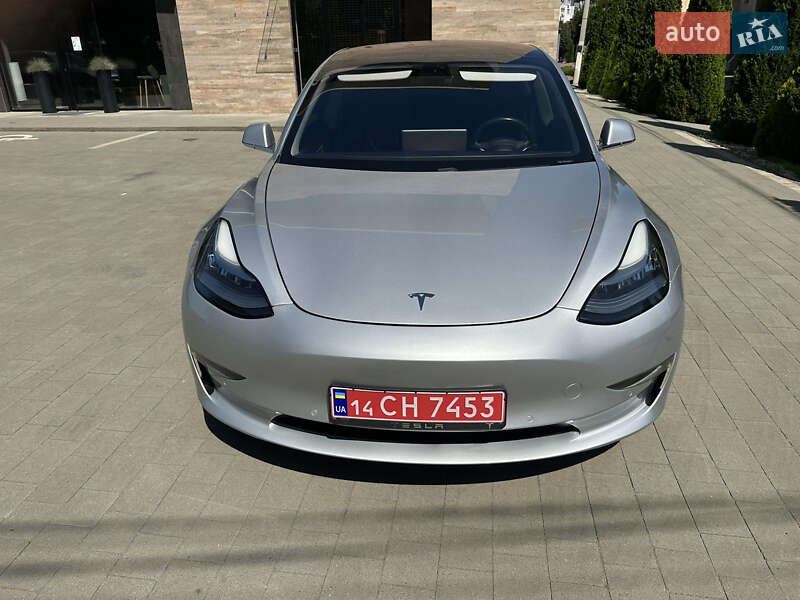 Седан Tesla Model 3 2018 в Ужгороде