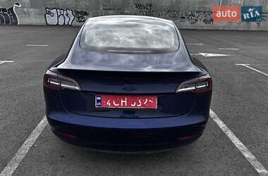 Седан Tesla Model 3 2021 в 