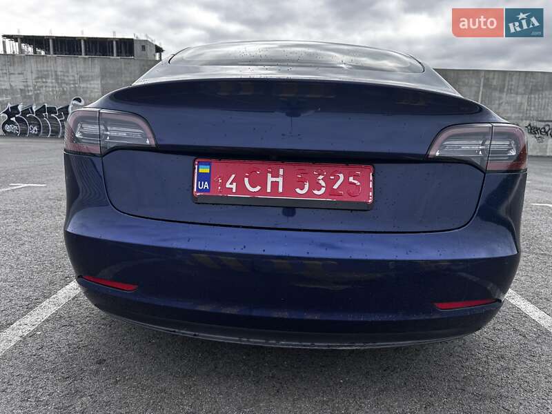 Седан Tesla Model 3 2021 в Львове