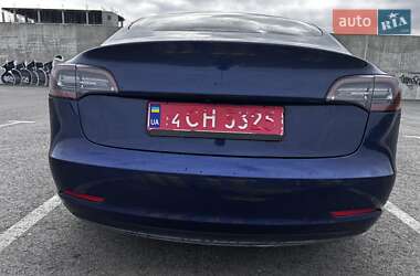 Седан Tesla Model 3 2021 в 