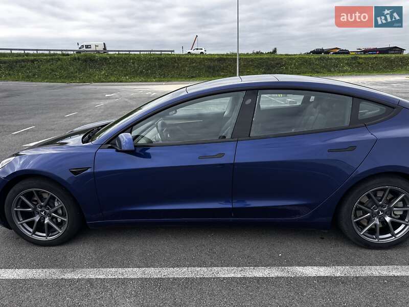 Седан Tesla Model 3 2021 в Львове