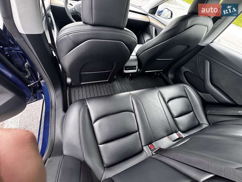 Седан Tesla Model 3 2021 в Львове