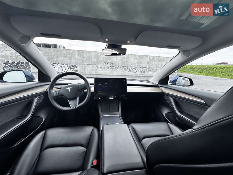 Седан Tesla Model 3 2021 в Львове