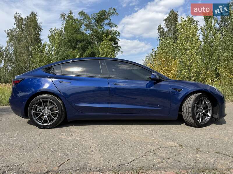 Седан Tesla Model 3 2018 в Киеве