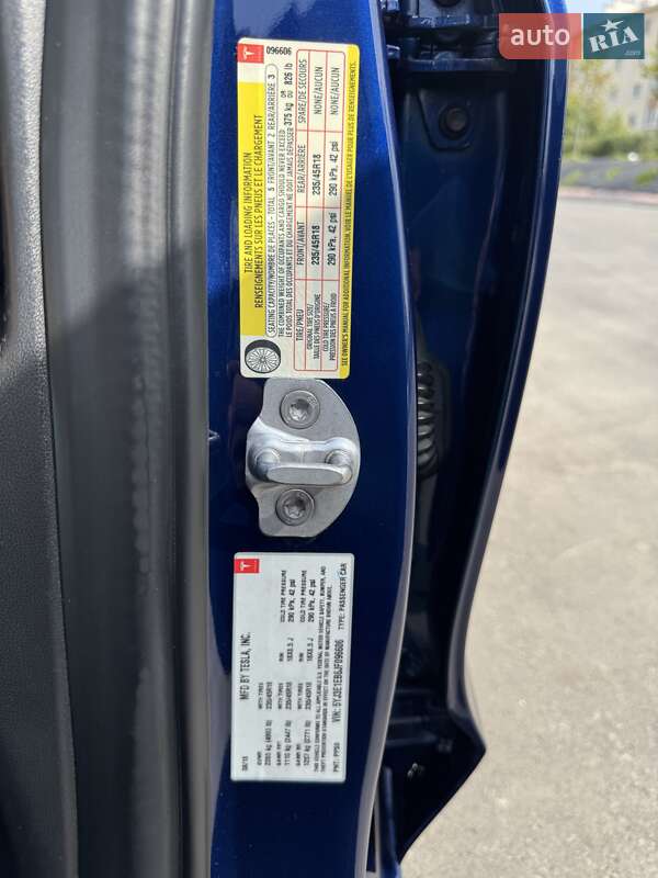 Седан Tesla Model 3 2018 в Киеве