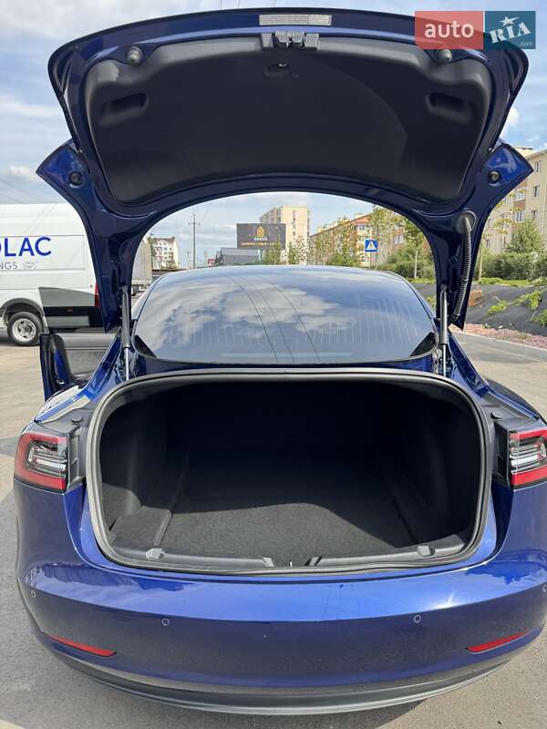 Седан Tesla Model 3 2018 в Киеве