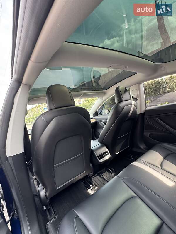 Седан Tesla Model 3 2018 в Киеве
