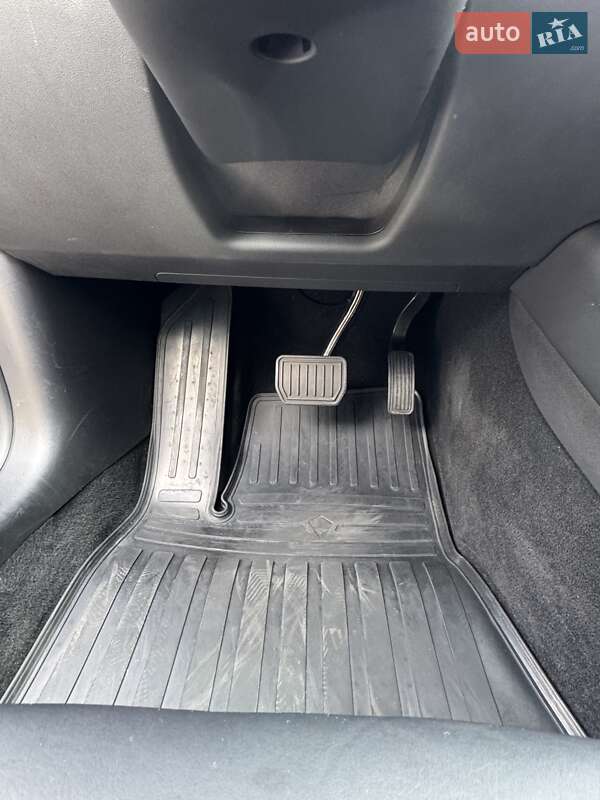 Седан Tesla Model 3 2018 в Киеве