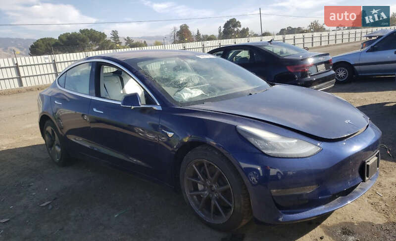 Седан Tesla Model 3 2018 в Киеве