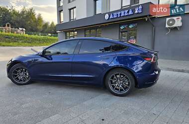 Седан Tesla Model 3 2021 в 
