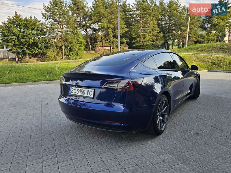 Седан Tesla Model 3 2021 в Львове