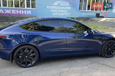 Седан Tesla Model 3 2022 в 