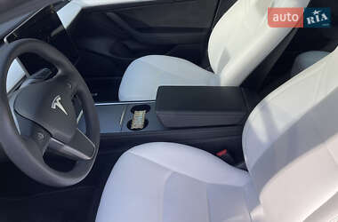 Седан Tesla Model 3 2022 в 