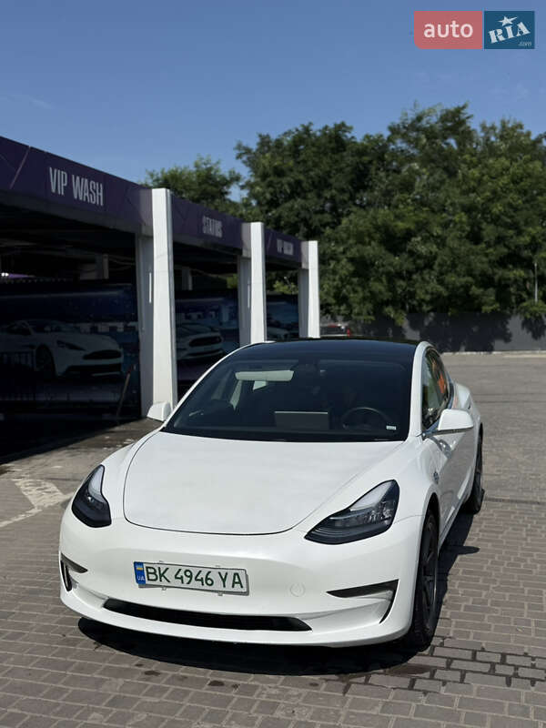Седан Tesla Model 3 2020 в 