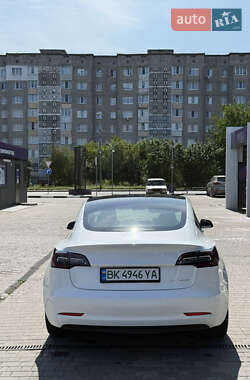 Седан Tesla Model 3 2020 в 