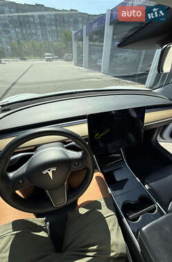 Седан Tesla Model 3 2020 в 