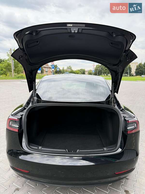 Седан Tesla Model 3 2019 в Владимире