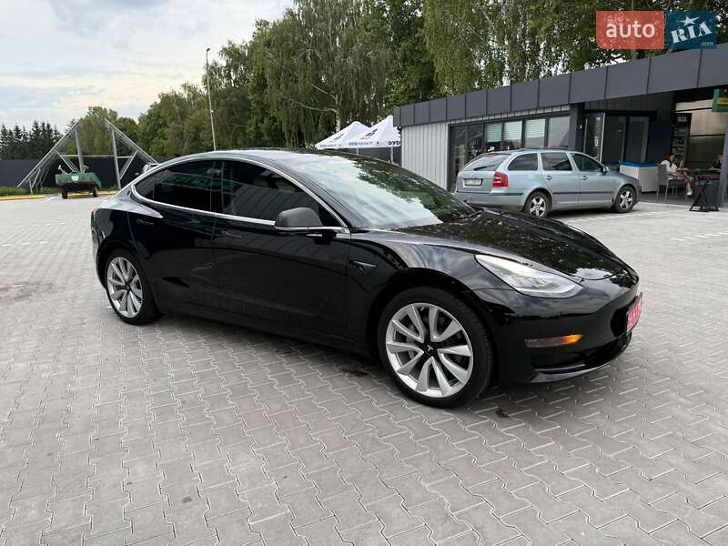Седан Tesla Model 3 2019 в Владимире