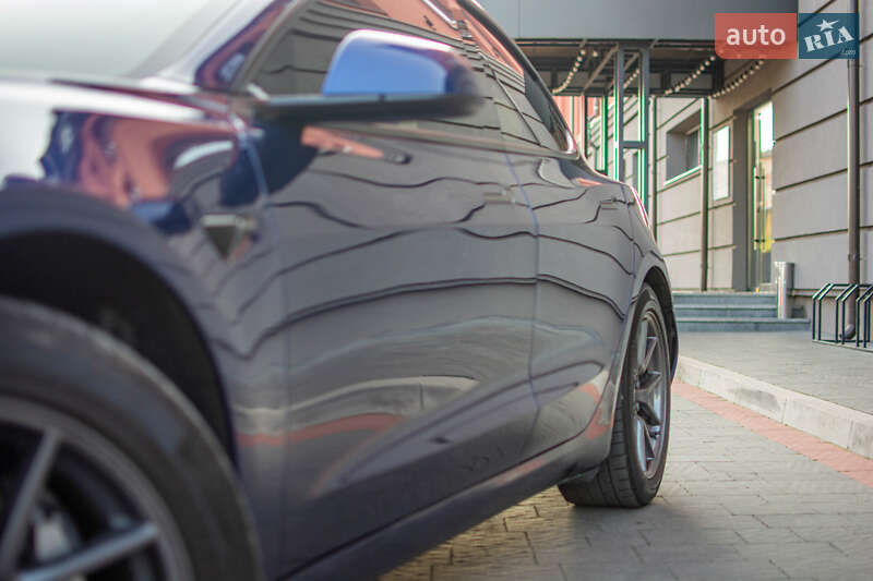 Седан Tesla Model 3 2021 в Дрогобыче
