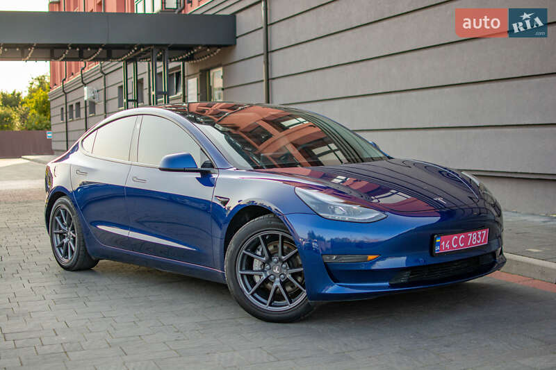 Седан Tesla Model 3 2021 в Дрогобыче