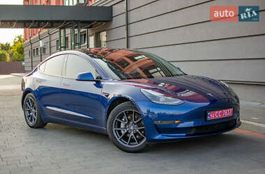 Седан Tesla Model 3 2021 в 