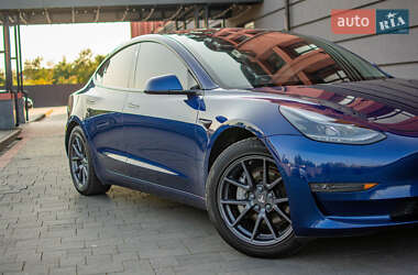 Седан Tesla Model 3 2021 в 
