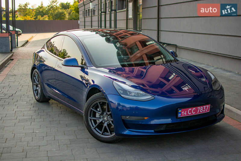 Седан Tesla Model 3 2021 в Дрогобыче