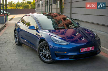 Седан Tesla Model 3 2021 в 