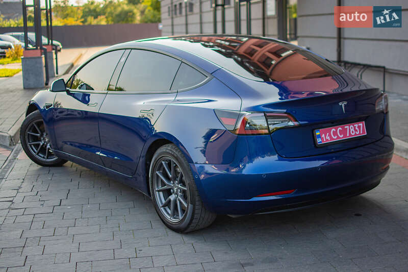 Седан Tesla Model 3 2021 в Дрогобыче