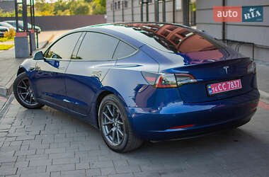 Седан Tesla Model 3 2021 в 