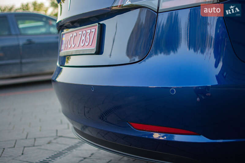 Седан Tesla Model 3 2021 в Дрогобыче