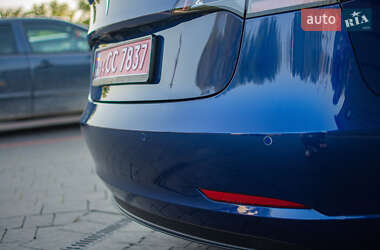 Седан Tesla Model 3 2021 в 